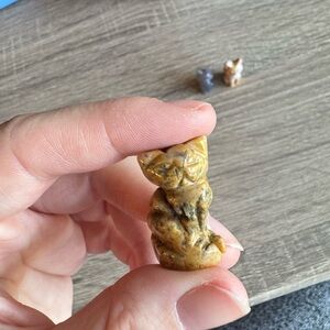 Mexican Crazy Lace Agate Cat Figurine